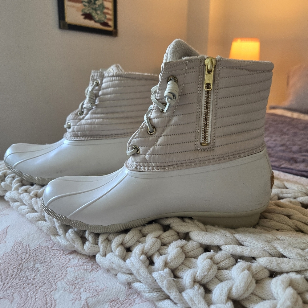 Sperry Saltwater Quilted Ankle Boots Size 10